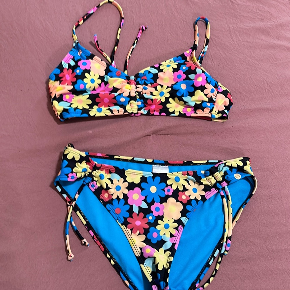 Women’s bathing suit 2 piece size 7/9